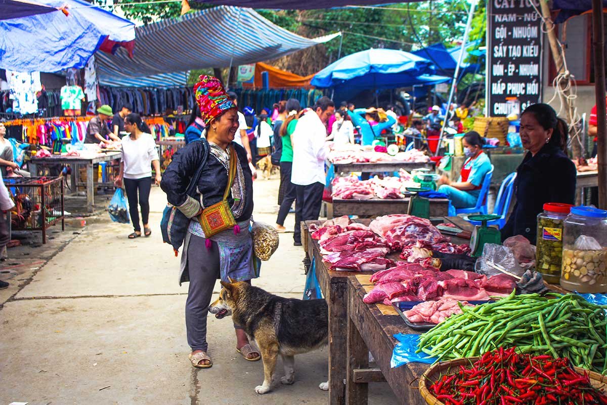 Muong Hum Market Tour 1 Day